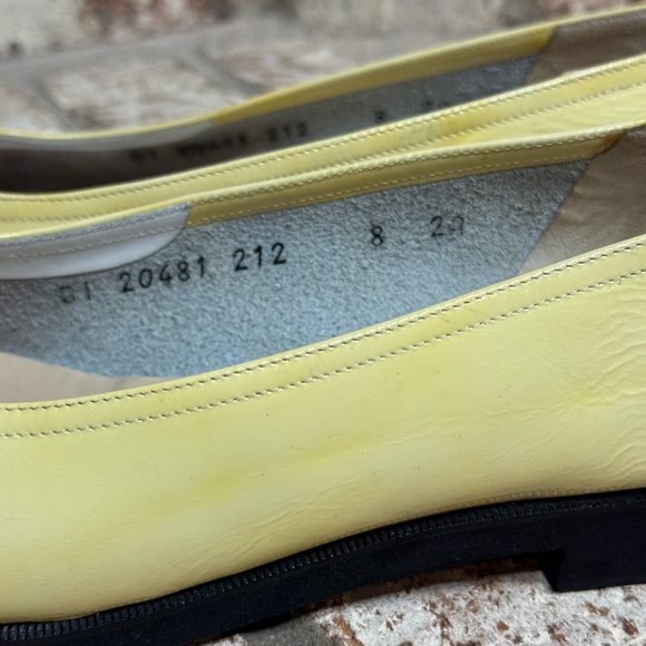 Vintage Salvatore Ferragamo Italian Yellow Patent Leather Flats Size 8 - Picture 4 of 7